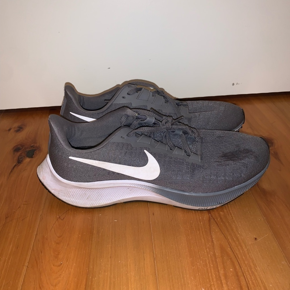 women’s Nike zoom Pegasus tennis shoe